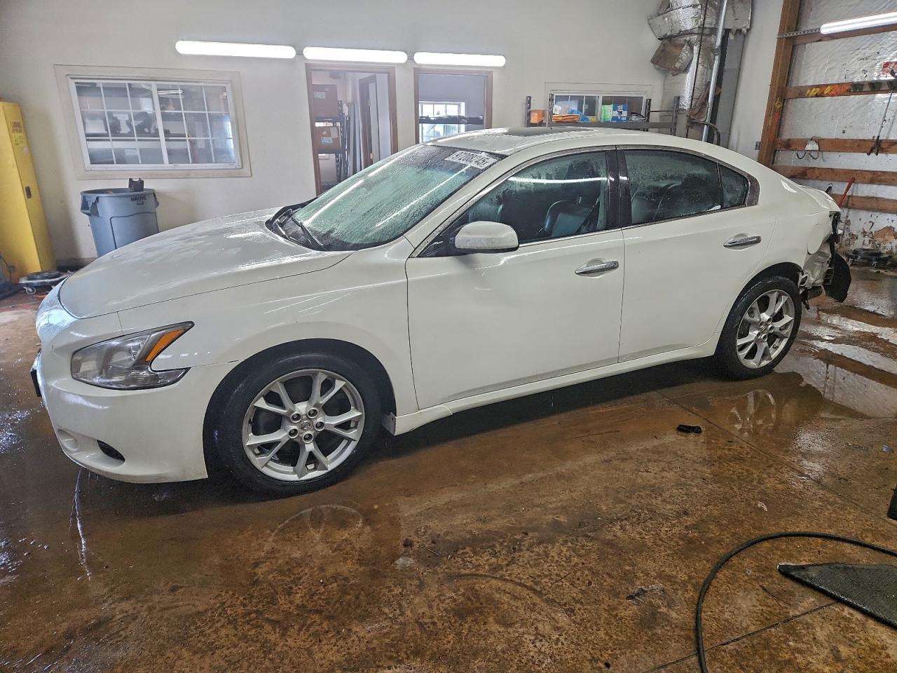 Nissan Maxima S Image 1