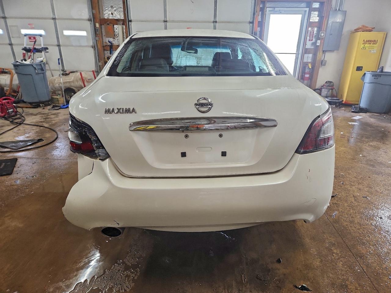 Nissan Maxima S Image 6