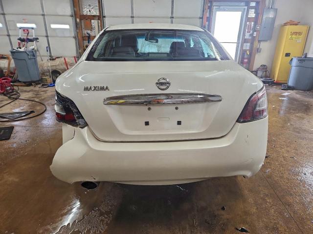 Nissan Maxima S Image 6