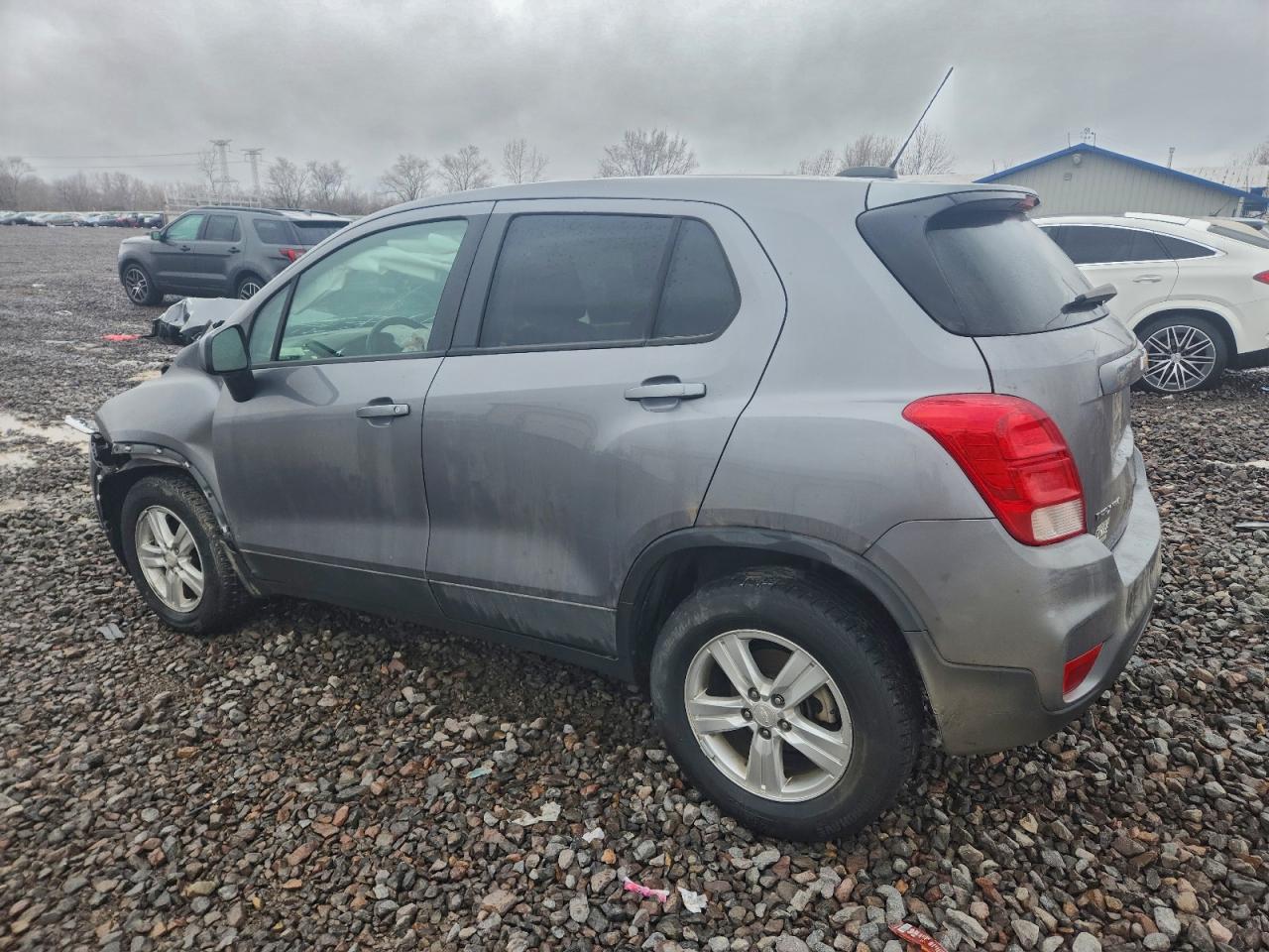 Chevrolet Trax Ls Image 2