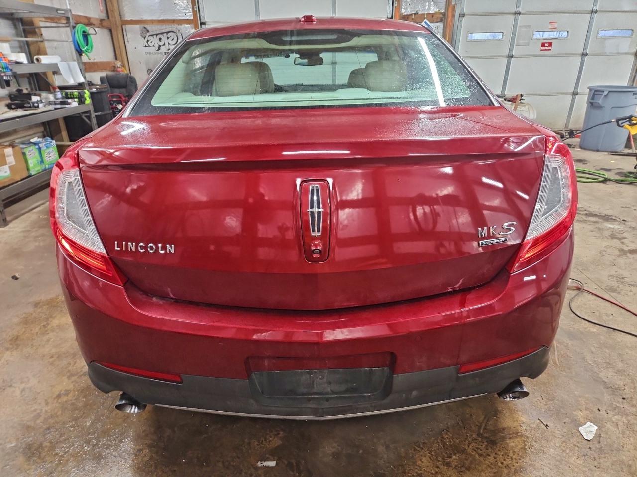 Lincoln MKS Image 9
