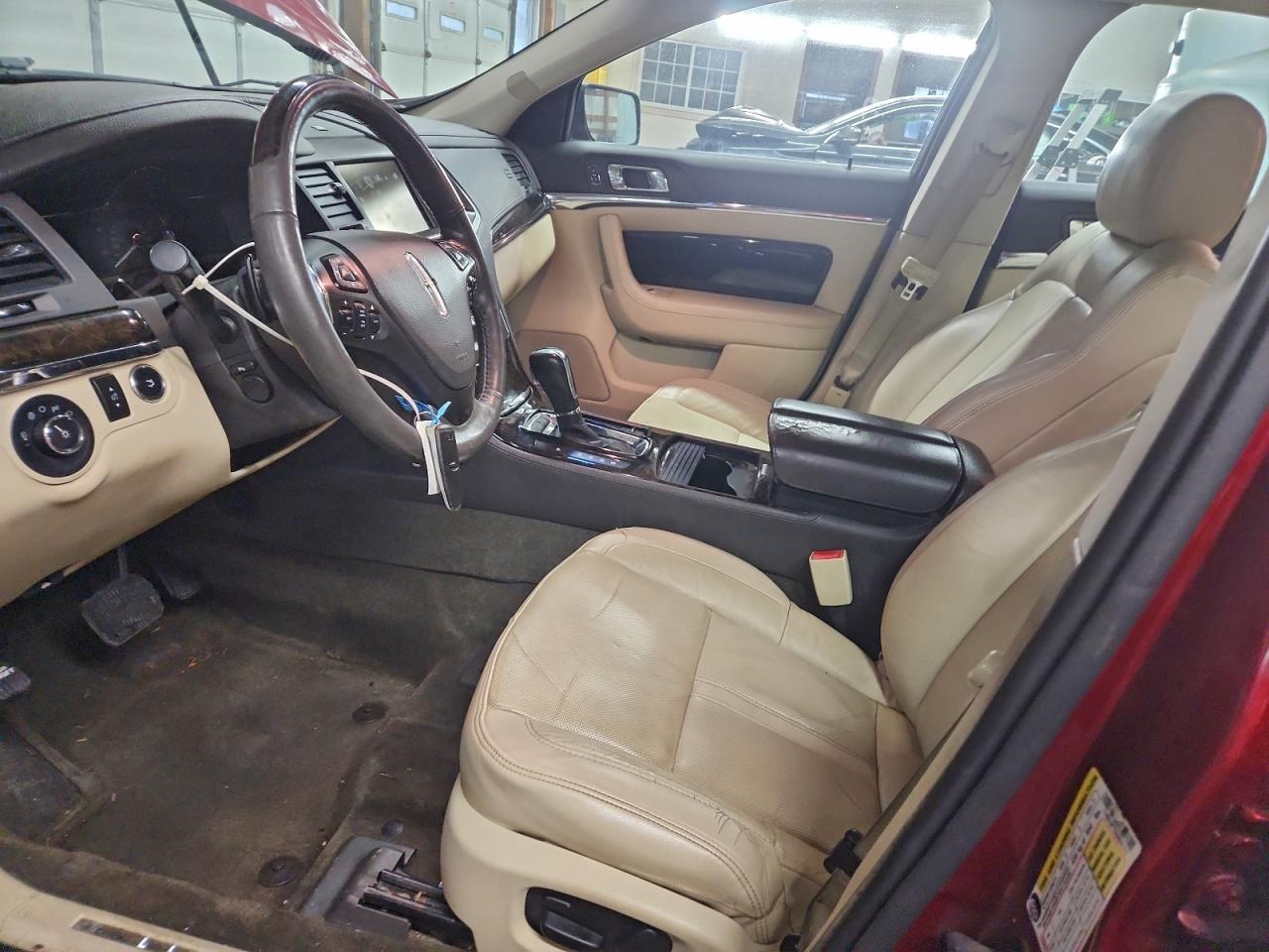 Lincoln MKS Image 10