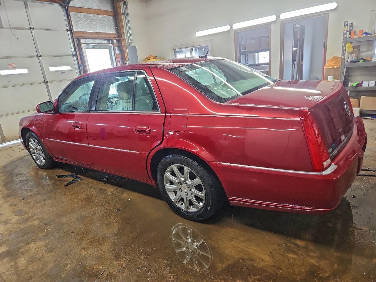 Cadillac DTS Image 7