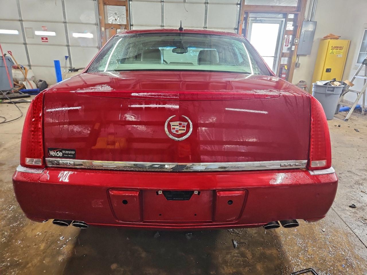 Cadillac DTS Image 9