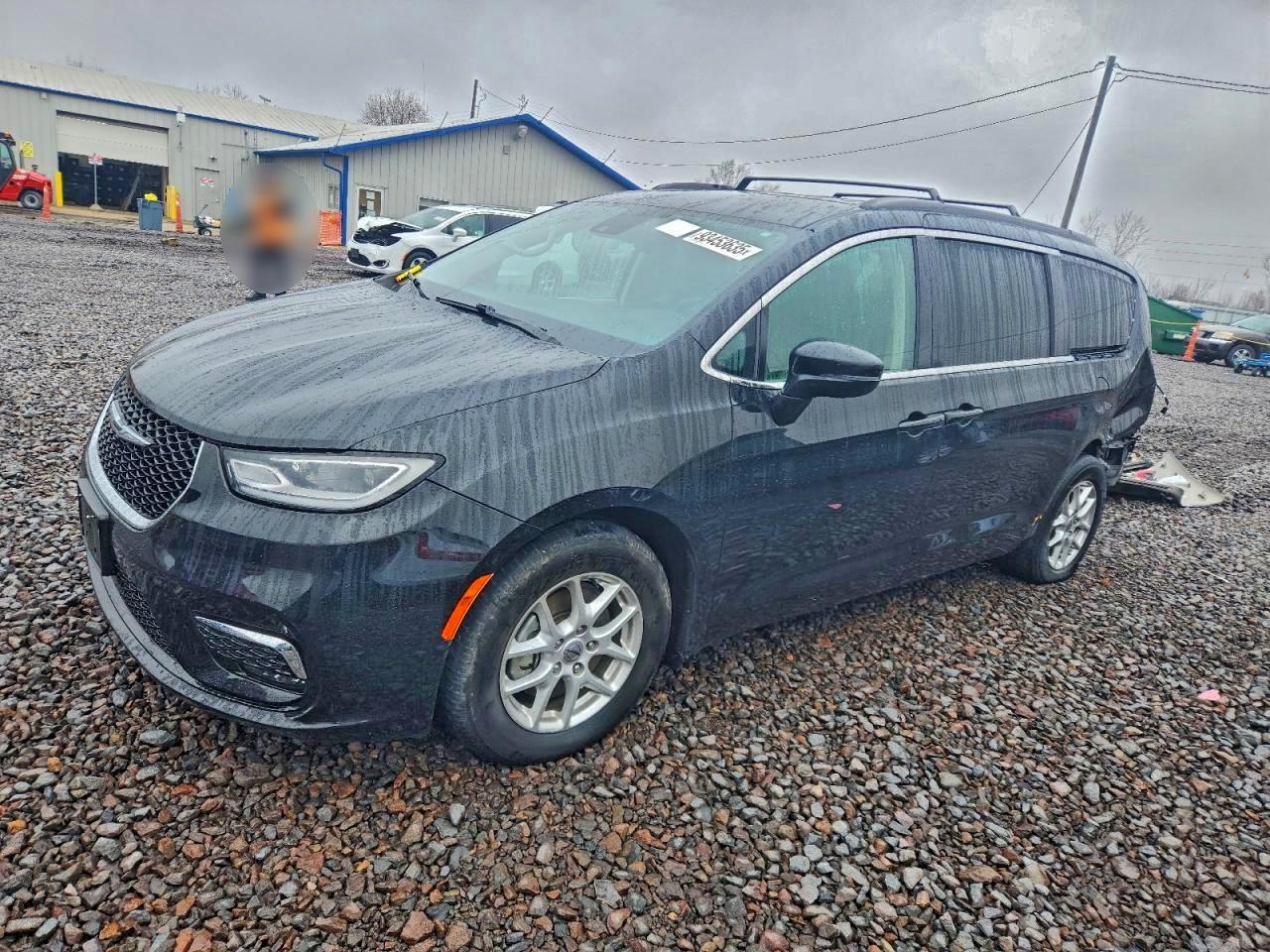 Chrysler Pacifica Touring L Image 1