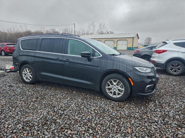 Chrysler Pacifica Touring L Image 2