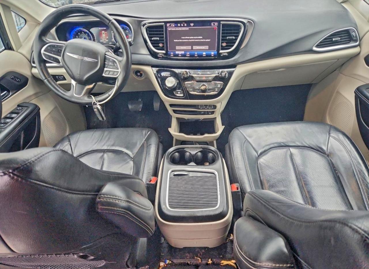 Chrysler Pacifica Touring L Image 10