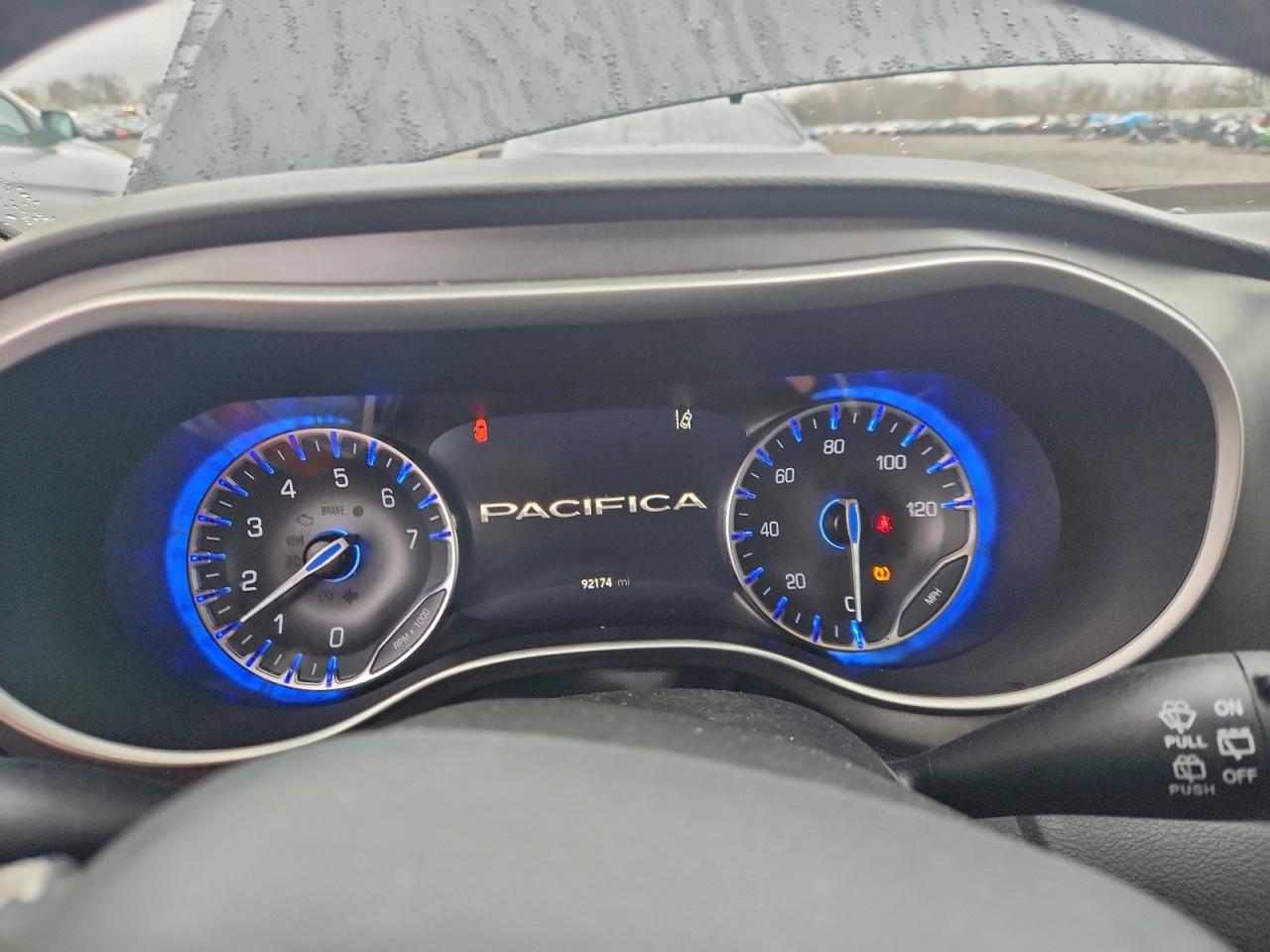 Chrysler Pacifica Touring L Image 5