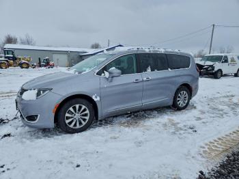  Salvage Chrysler Pacifica