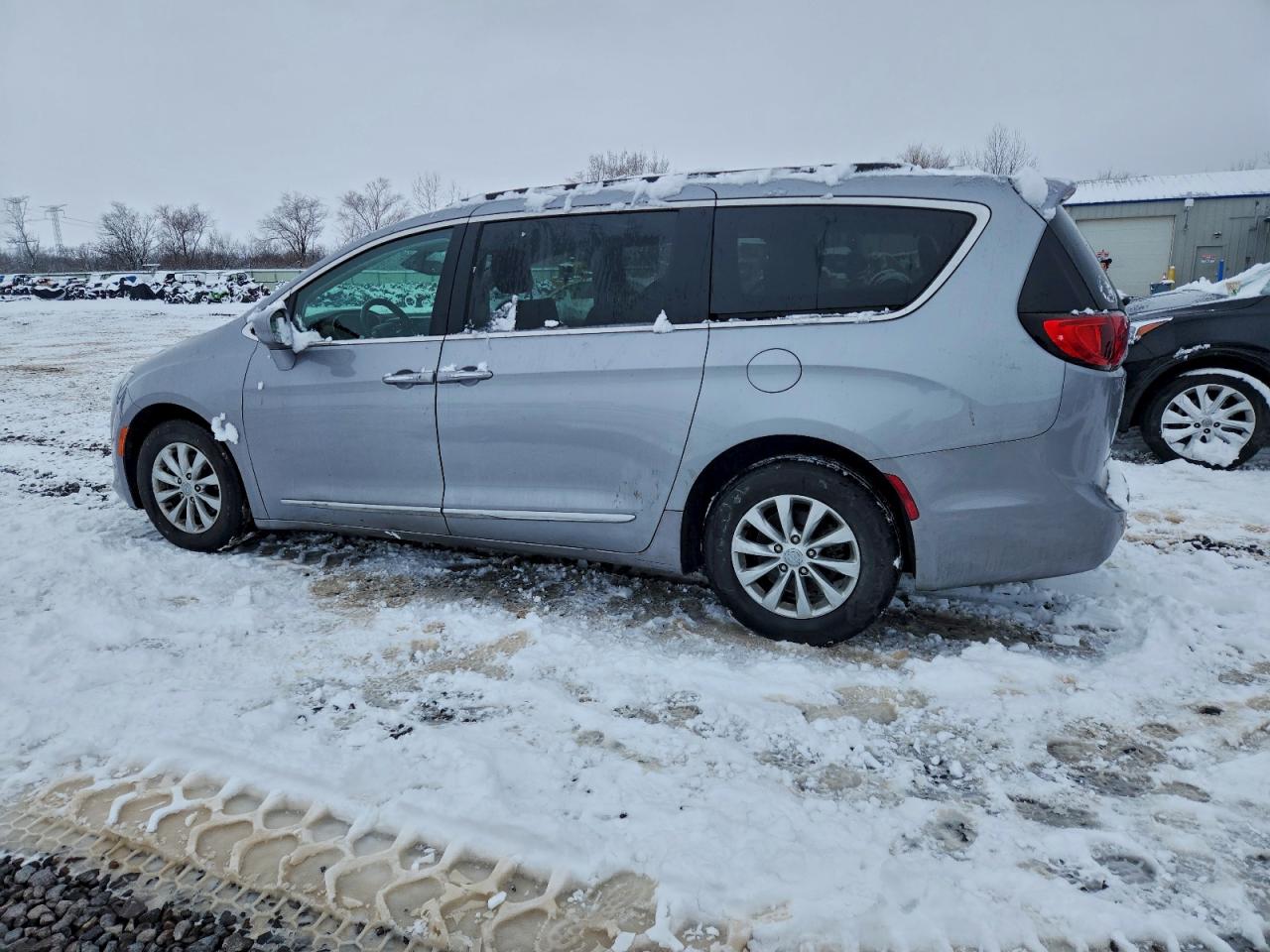 Chrysler Pacifica Touring L Image 10