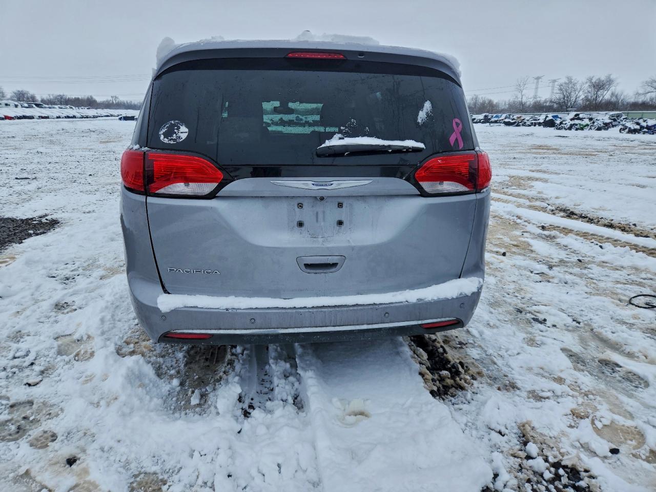 Chrysler Pacifica Touring L Image 11