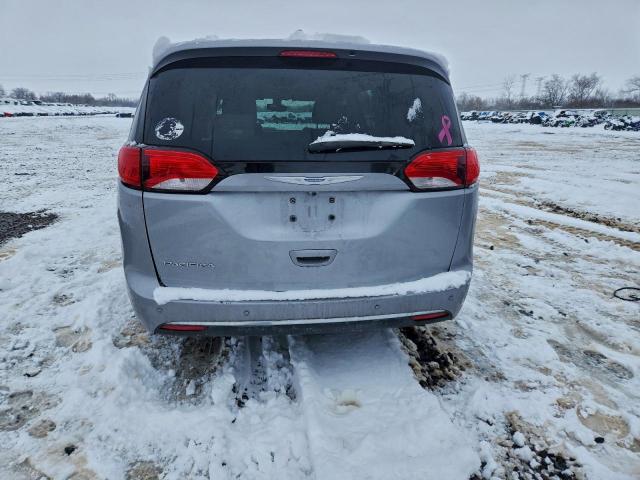 Chrysler Pacifica Touring L Image 11