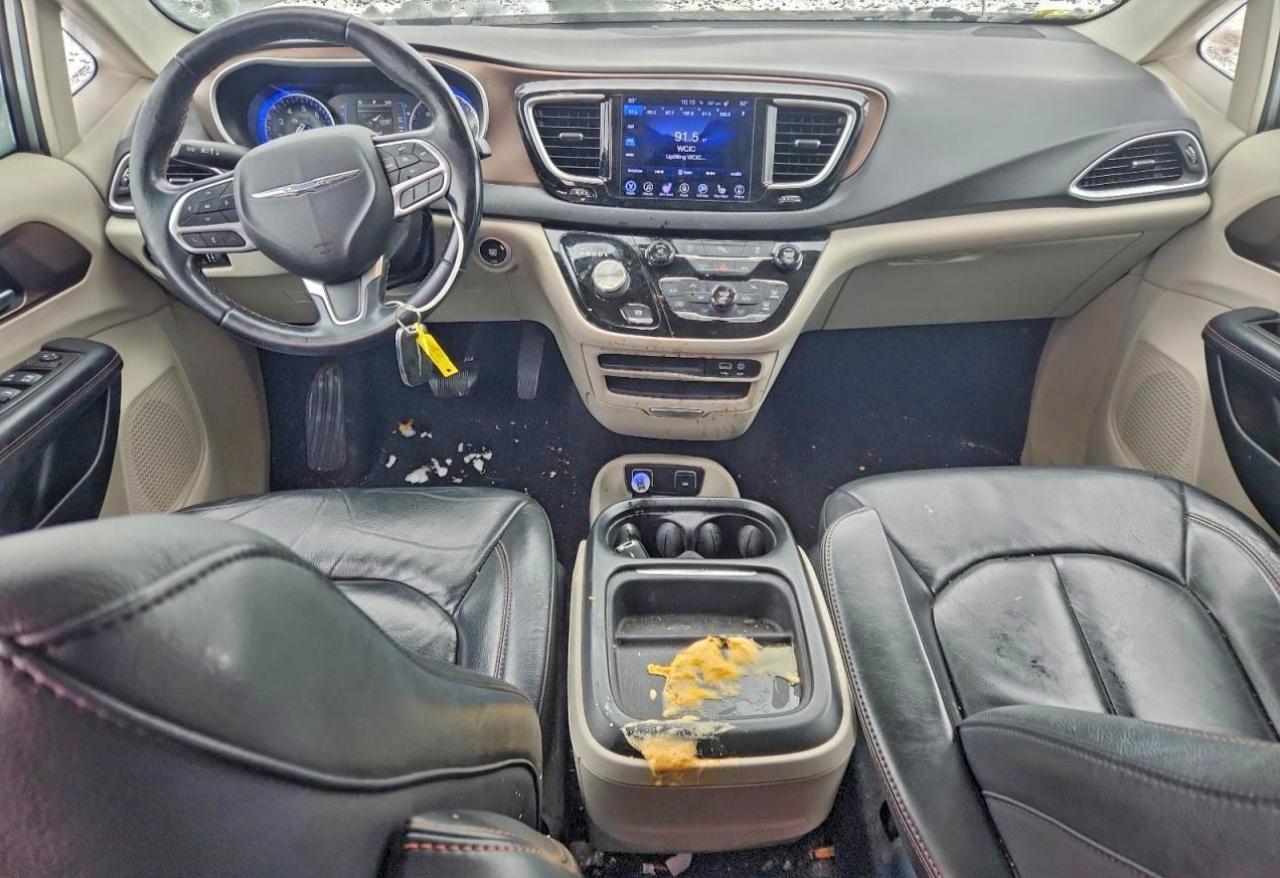 Chrysler Pacifica Touring L Image 6