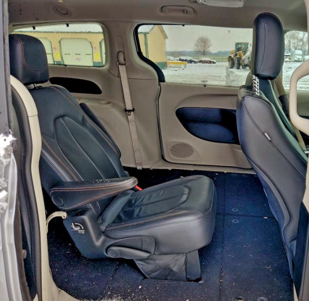 Chrysler Pacifica Touring L Image 5