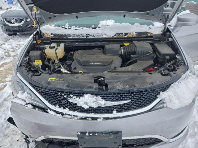 Chrysler Pacifica Touring L Image 7