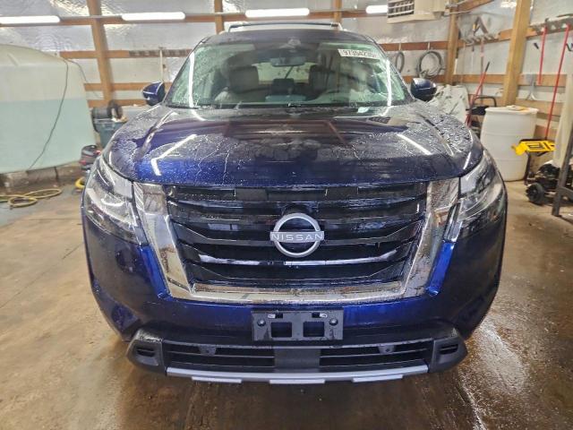 Nissan Pathfinder Platinum Image 8