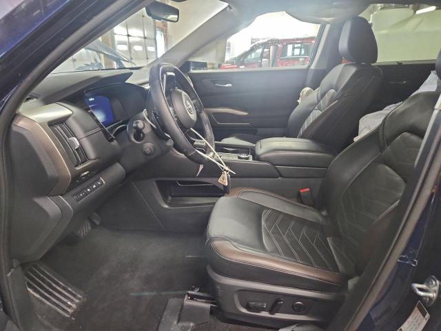 Nissan Pathfinder Platinum Image 4