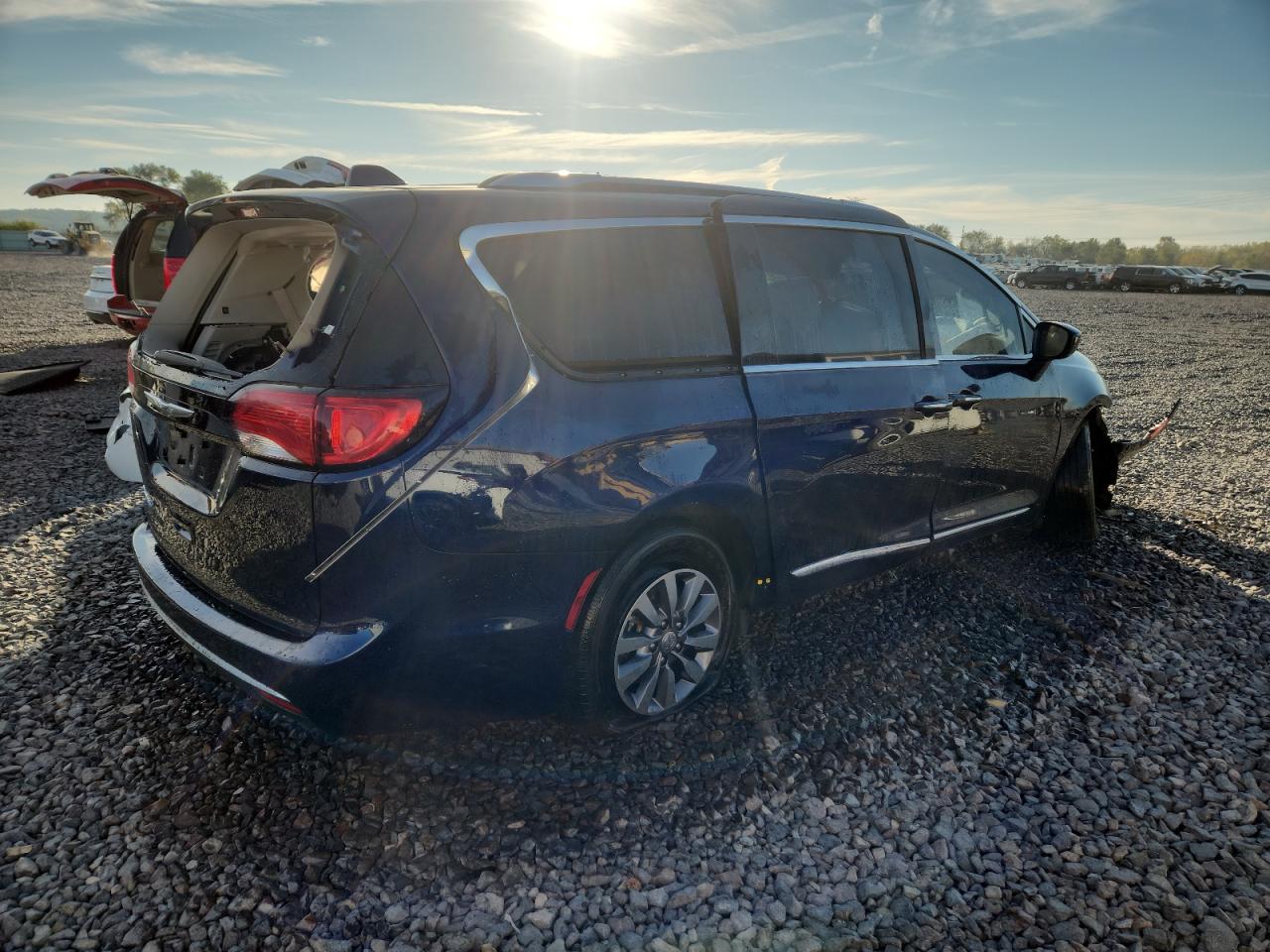 Chrysler Pacifica Touring L Plus Image 10