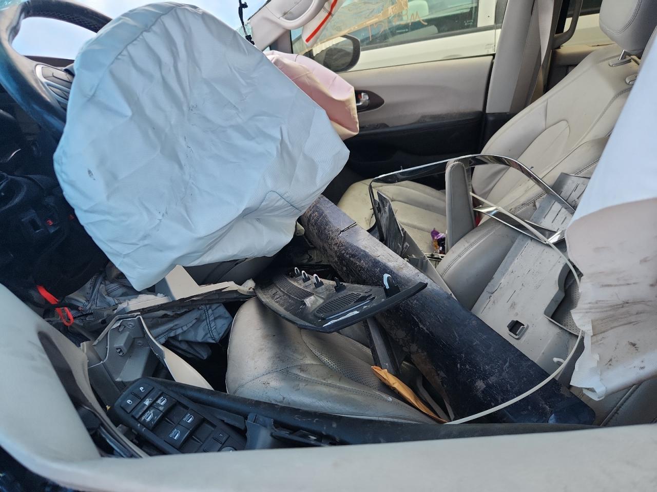 Chrysler Pacifica Touring L Plus Image 3