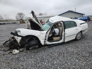 Salvage Lincoln Towncar