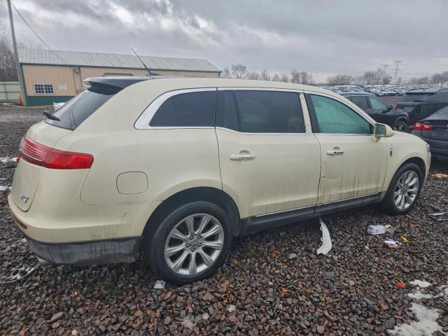 Lincoln MKT Image 13