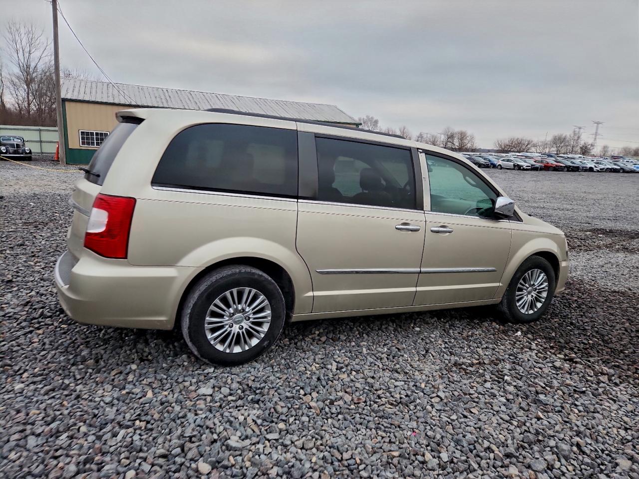 Chrysler Minivan Touring L Image 9