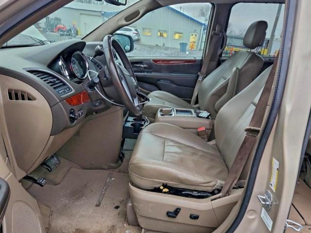 Chrysler Minivan Touring L Image 4