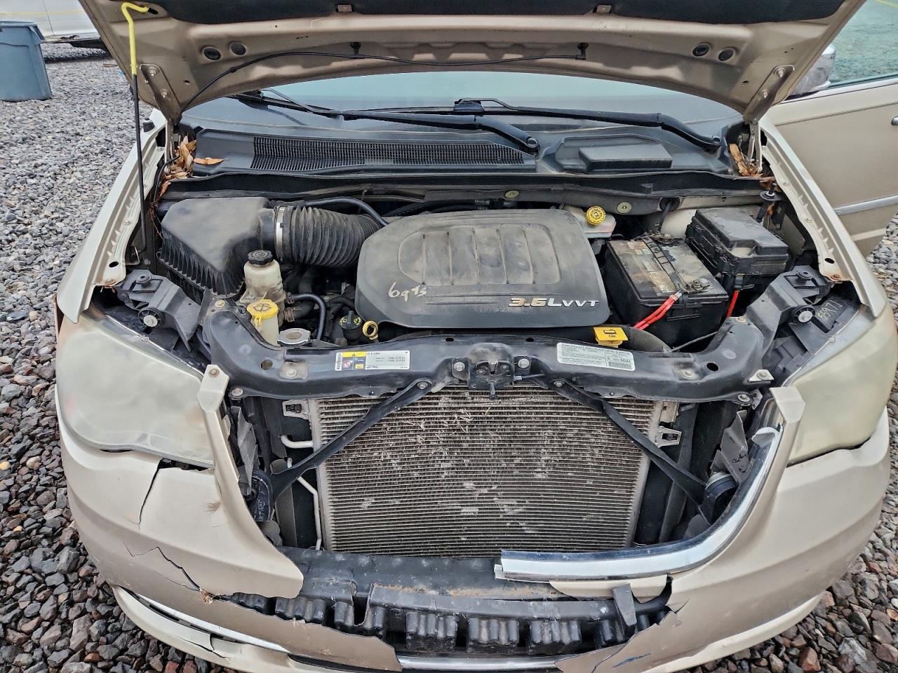 Chrysler Minivan Touring L Image 10