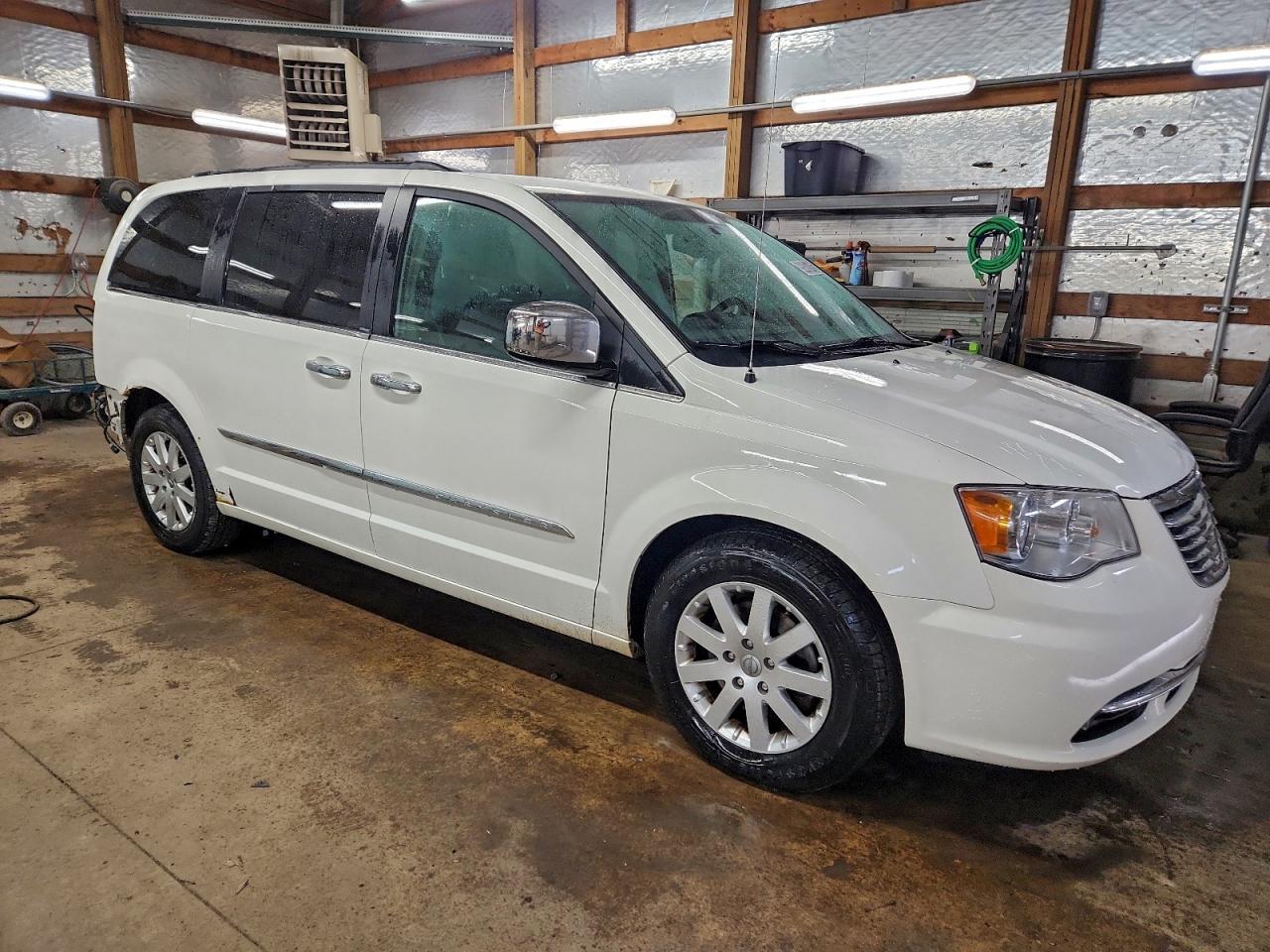 Chrysler Minivan Touring L Image 4