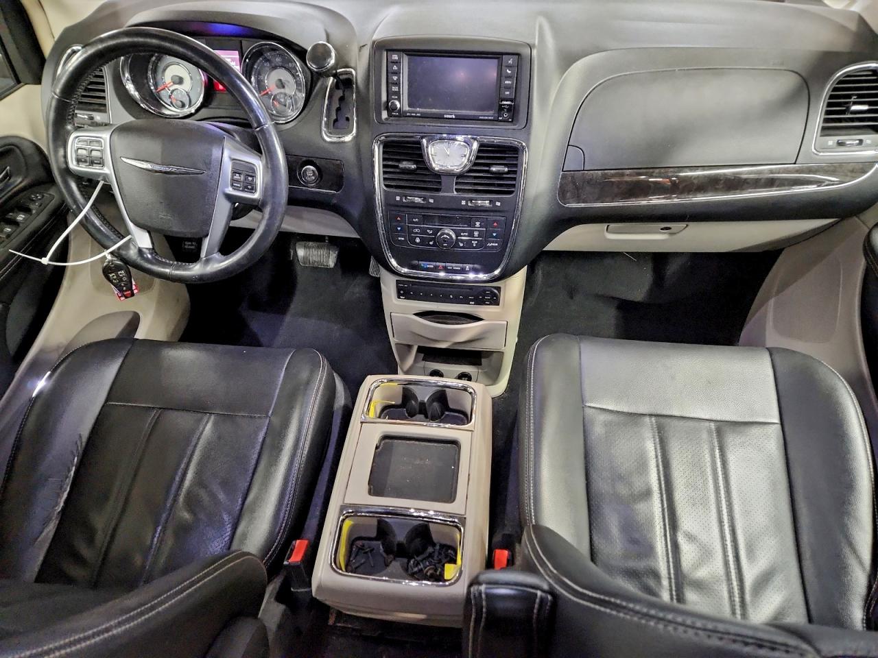 Chrysler Minivan Touring L Image 12