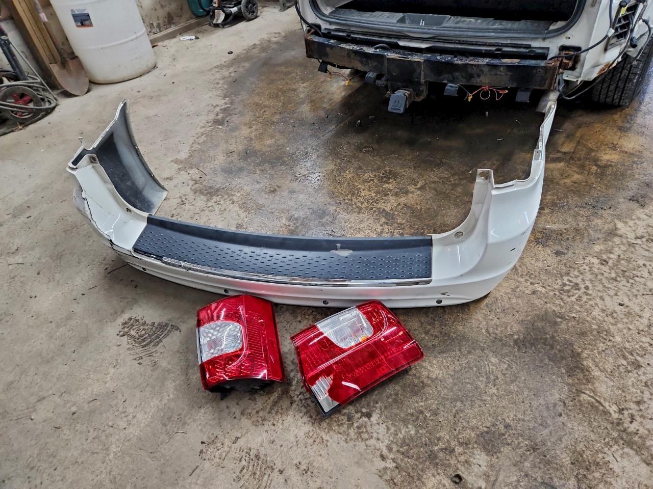 Chrysler Minivan Touring L Image 10