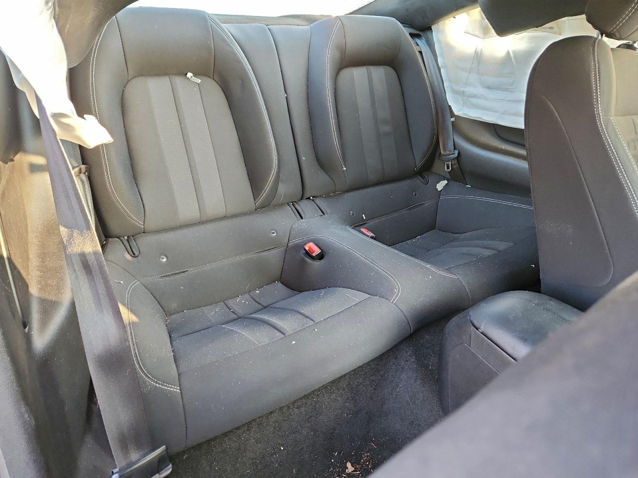 Ford Mustang Image 9