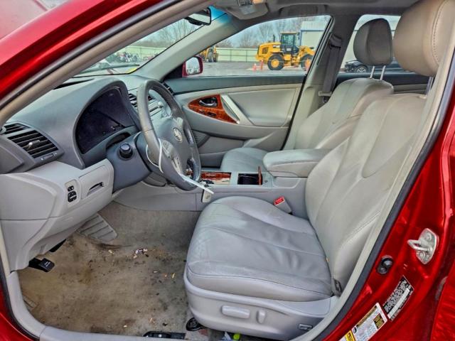 Toyota Camry Se Image 8