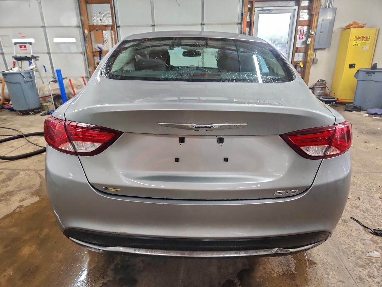 Chrysler 200 Limited Image 4