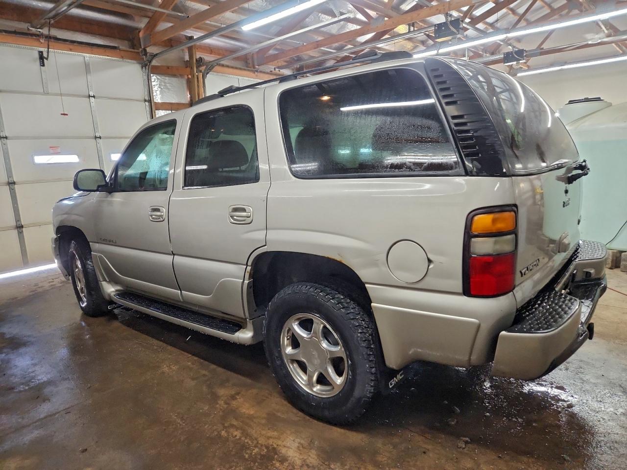 GMC Yukon Denali Image 2
