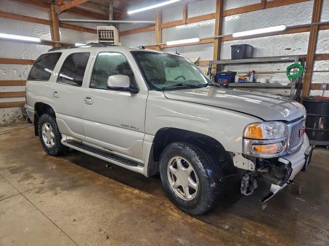 GMC Yukon Denali Image 9