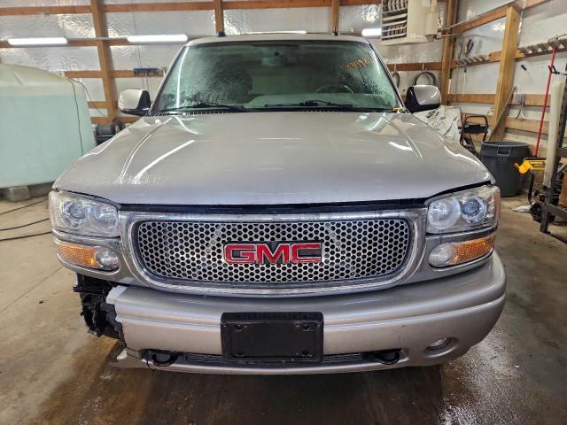 GMC Yukon Denali Image 6