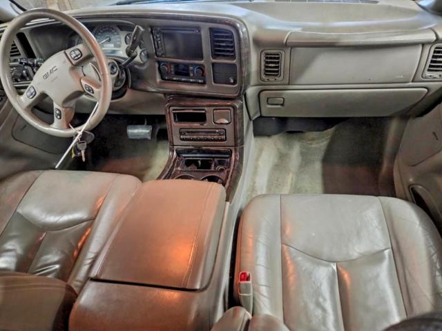 GMC Yukon Denali Image 12