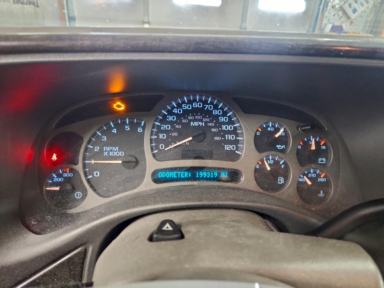 GMC Yukon Denali Image 4