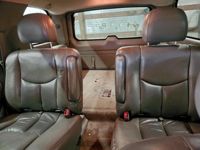 GMC Yukon Denali Image 5