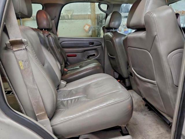 GMC Yukon Denali Image 11