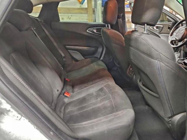 Chrysler 200 Limited Image 8