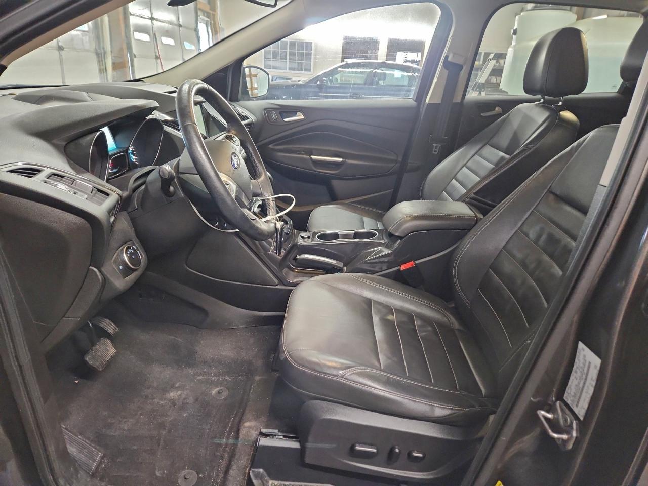 Ford Escape Titanium Image 8