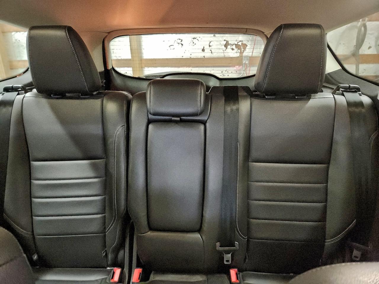 Ford Escape Titanium Image 11