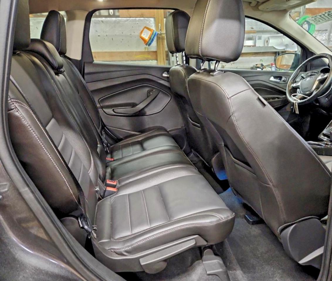 Ford Escape Titanium Image 10