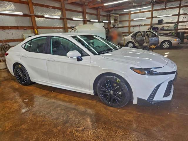 Toyota Camry Xse Image 8