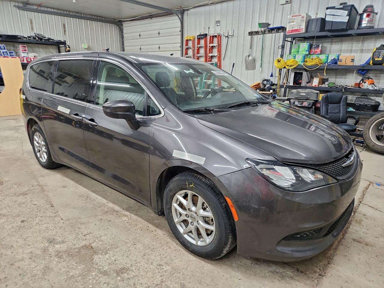 Chrysler Minivan Lx Image 3