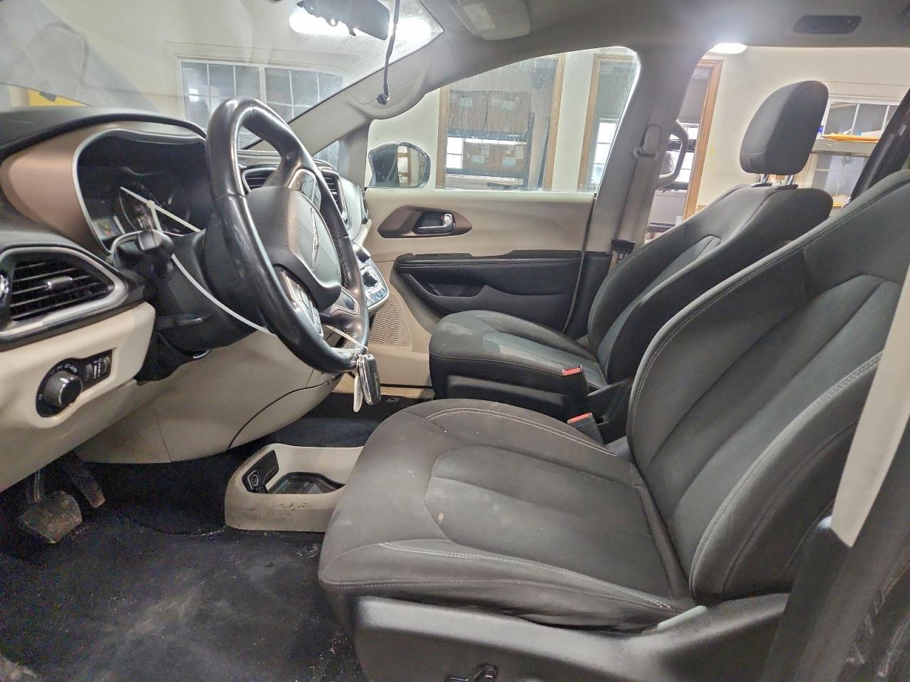 Chrysler Minivan Lx Image 2