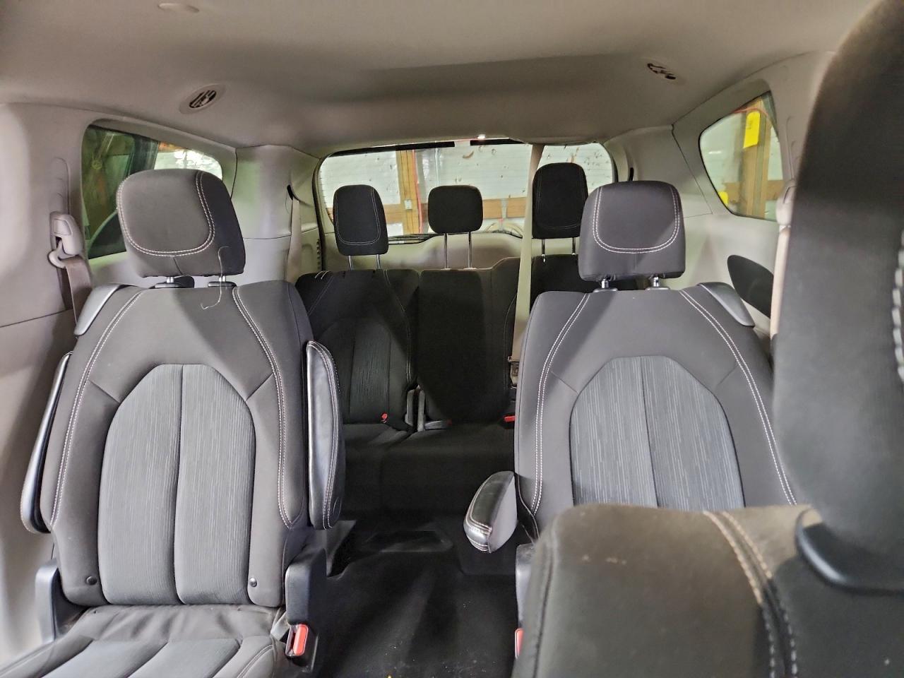 Chrysler Minivan Lx Image 11