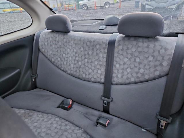 Toyota ECHO Image 10